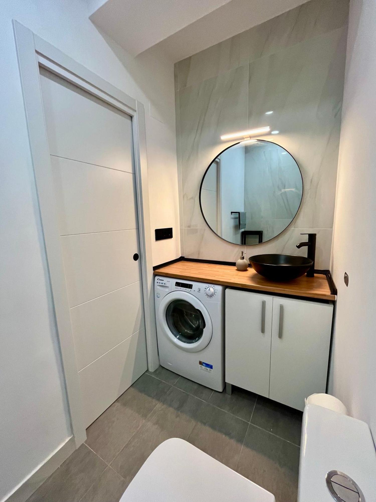 Apartament Piso Picasso, Modern In The Heart Of *
